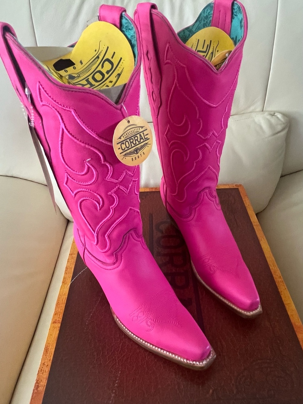 Corral Women's Bright Pink Western Embroidered Cowboy Boots
